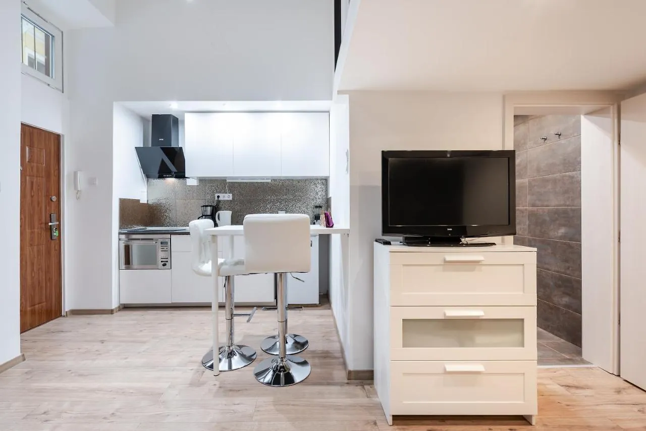 Bpr Lore Studio Au Danube Budapest 0*,  Ungheria